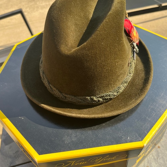 Vintage Dobbs Fifth Avenue Fedora Hat 7 1/8 – With Original Box & Feather - Picture 5 of 6